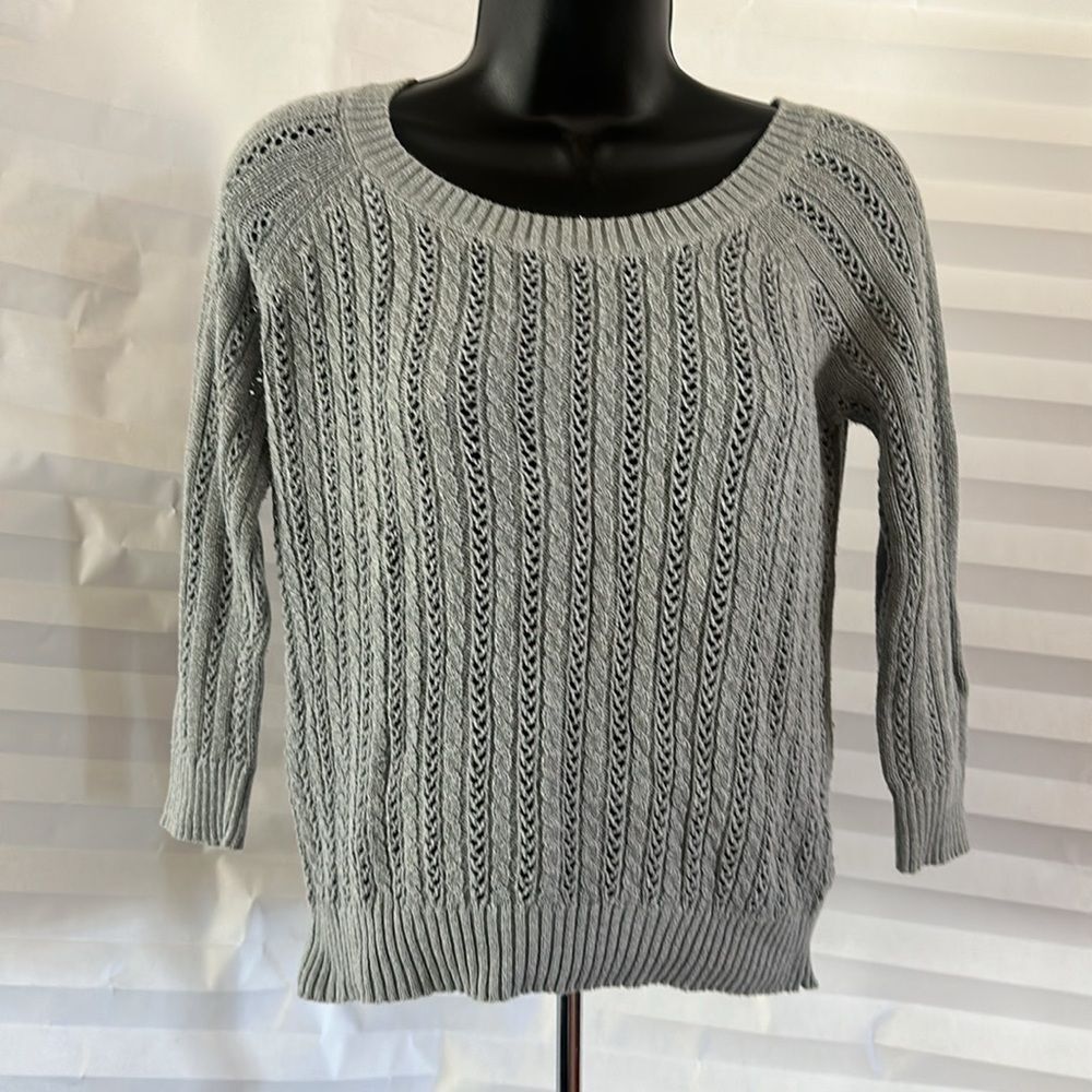 Arizona Jeans Company Junior's Pale Gray Scoop Neck 3/4 Sleeve Sweater Size M